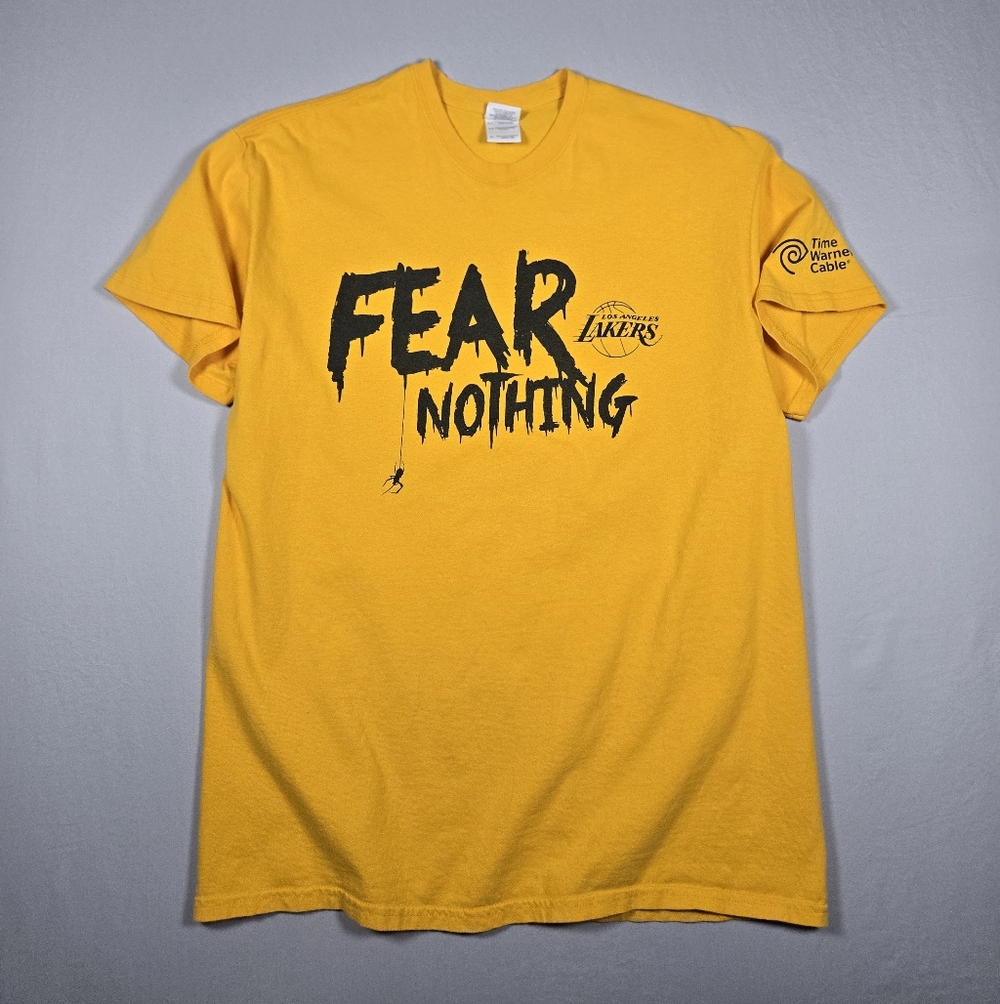 RARE Retro 2015 LA Lakers Stadium Giveaway "FEAR NOTHING" T-Shirt XL Time Warner